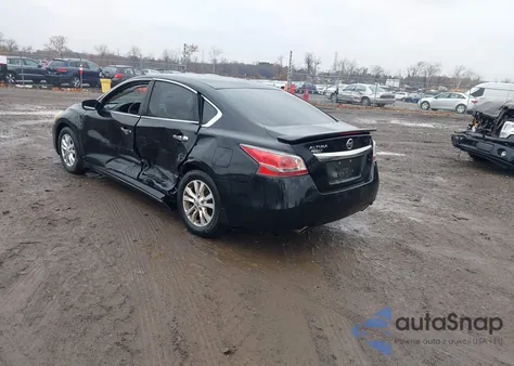 2015 Nissan Altima 2.5 S z USA, uszkodzony, nr VIN 1N4AL3AP2FC156191